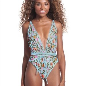 Maaji Smooth Skies Safary Plunge One Piece size small